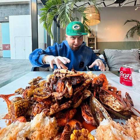 دانلود آهنگ دلداده هیپهاپولوژیست و سینازا