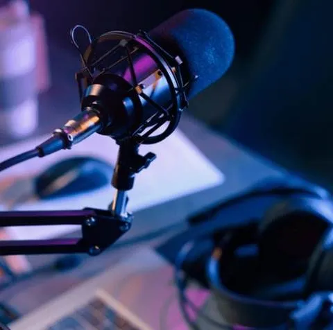 دانلود آهنگ هات - ها ها ها هاتم تو چاقالم نیست اصلا اینجا جاتم ری ری و کاوه