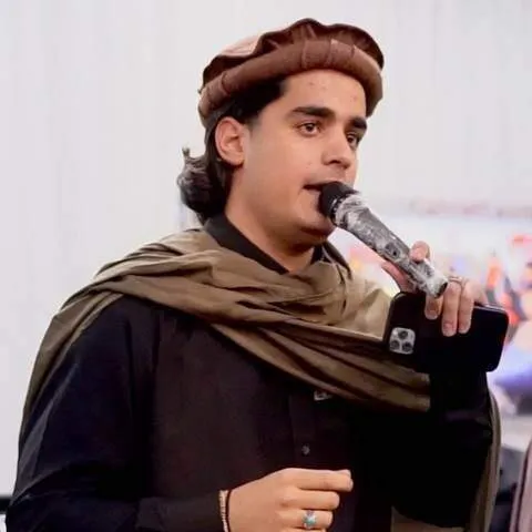 دانلود آهنگ دختر ندیدم که دولا دولا برود مهدی رستم پور